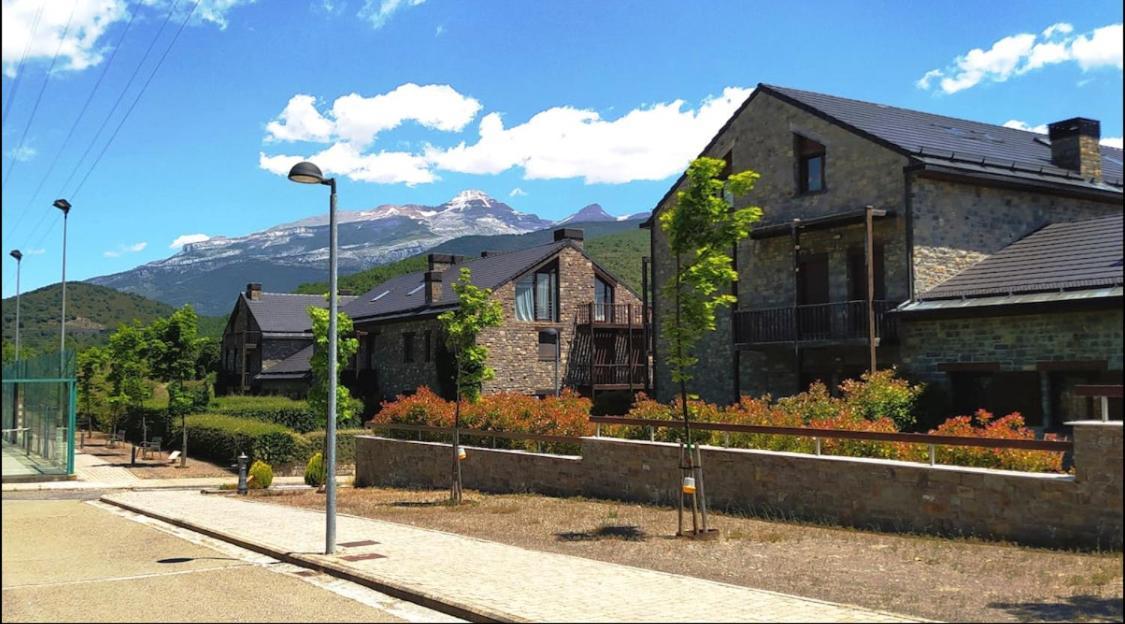 Apartamento Luga Castiello de Jaca Eksteriør billede