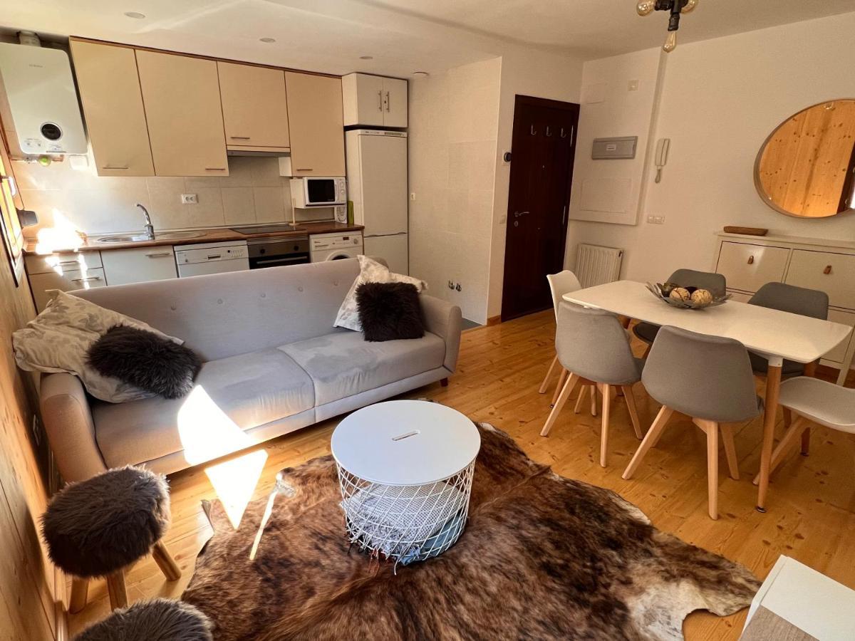 Apartamento Luga Castiello de Jaca Eksteriør billede